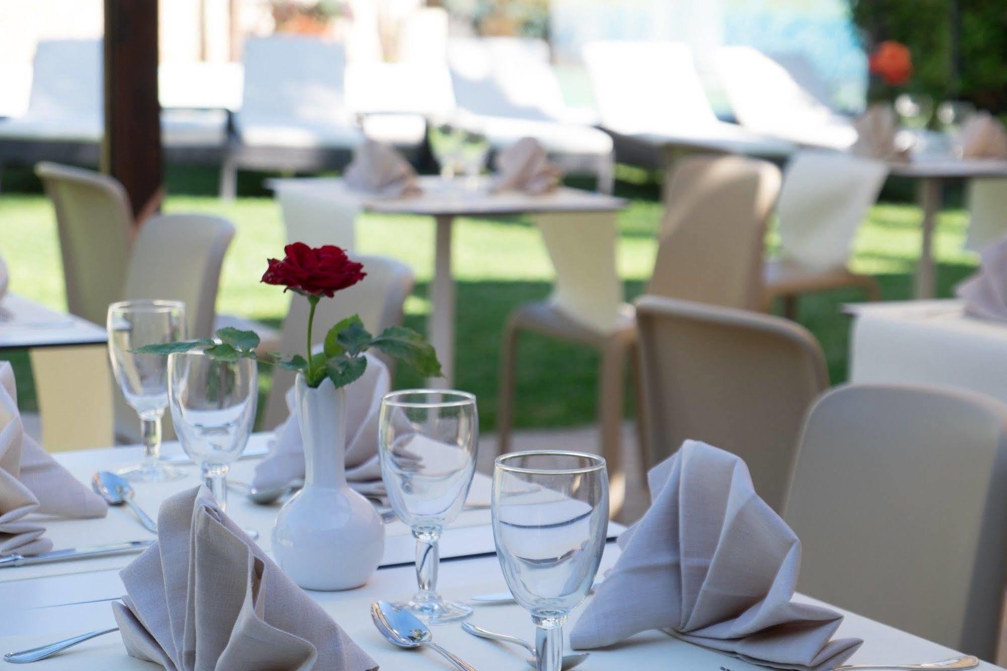 Hotel Villamare Fontane Bianche Exterior photo
